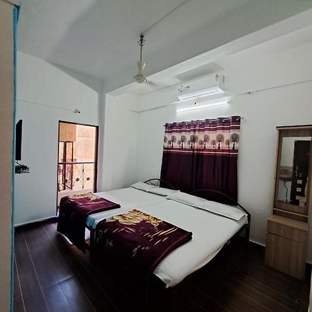 Hotel Goldan Palece Trimbak Esterno foto
