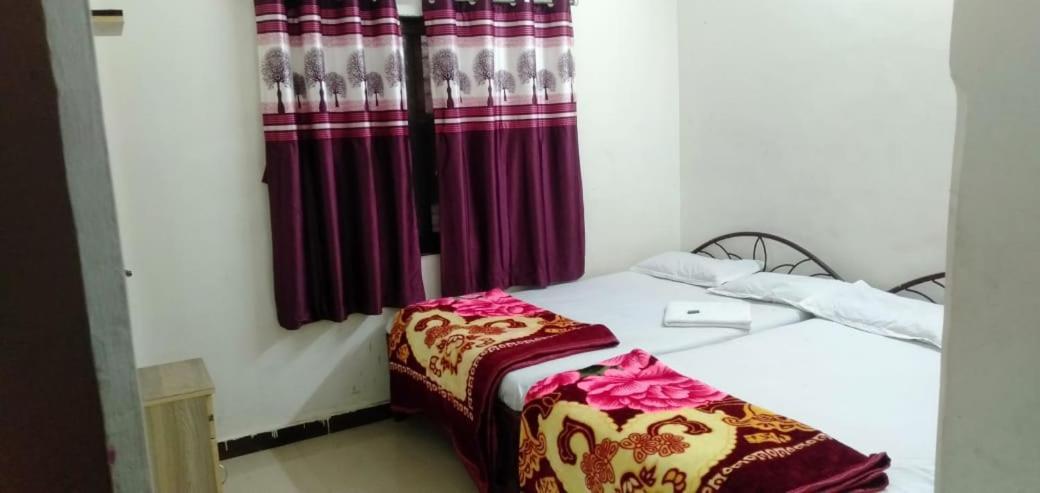 Hotel Goldan Palece Trimbak Esterno foto