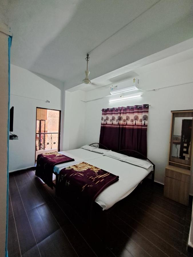 Hotel Goldan Palece Trimbak Esterno foto