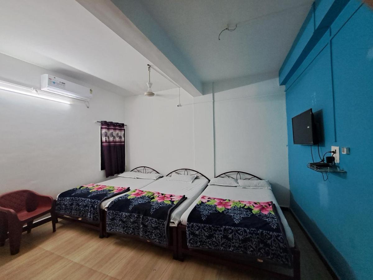 Hotel Goldan Palece Trimbak Esterno foto