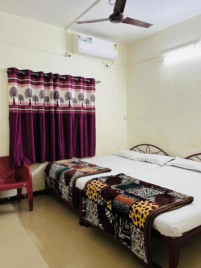 Hotel Goldan Palece Trimbak Esterno foto