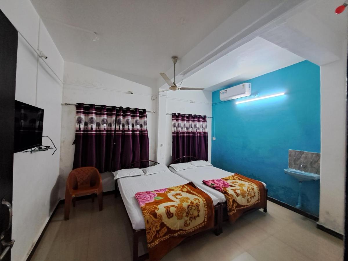 Hotel Goldan Palece Trimbak Esterno foto